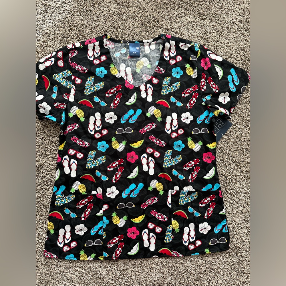 Zoe + Chloe. Women’s scrub top. Size medium
